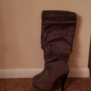Gray slouch boot